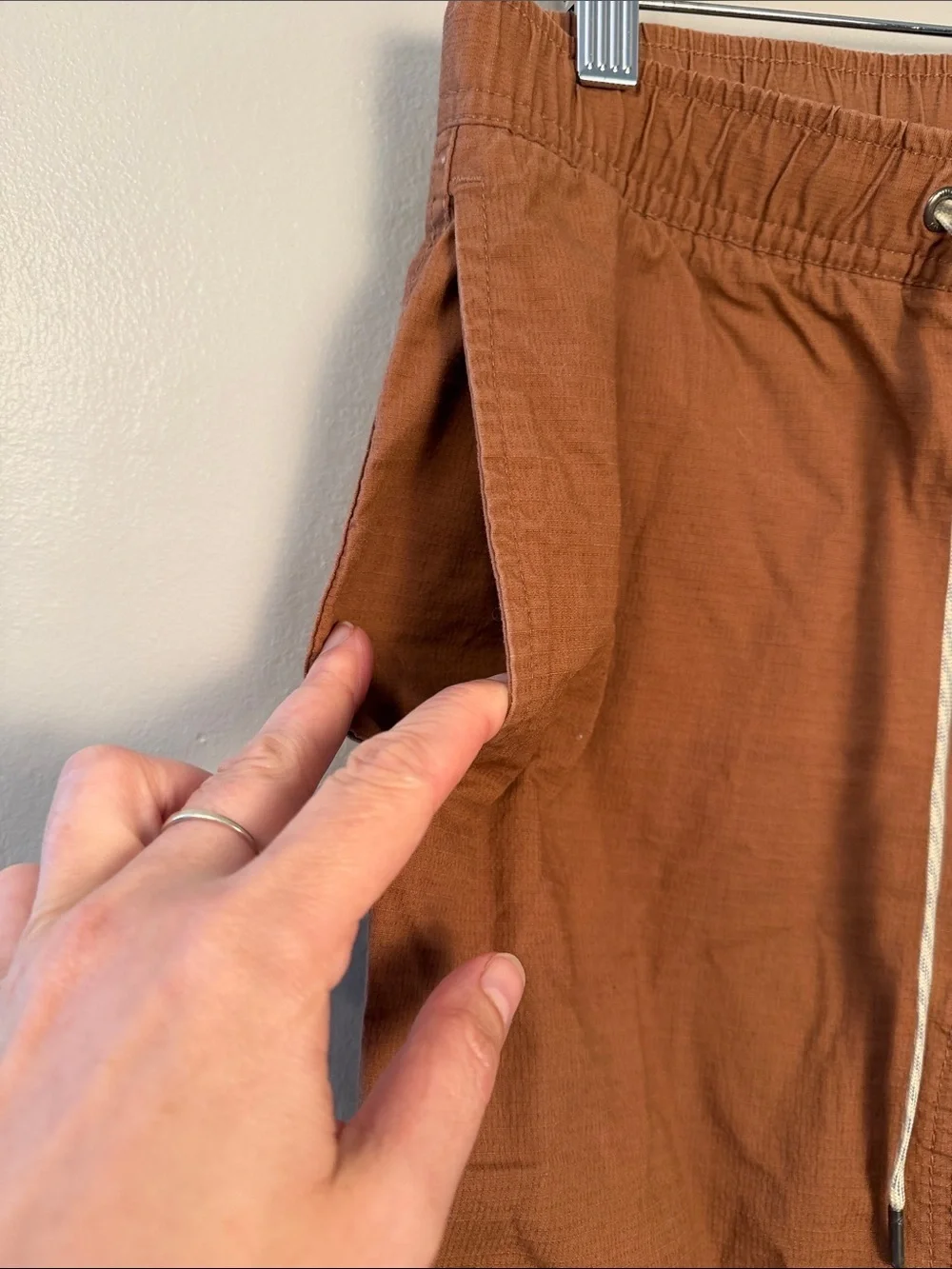 Vuori Men's Rust Orange RipstopCargo Drawstring Pants size small